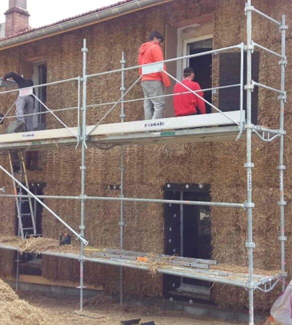 Ecoconstruction-mur-paille-echaffaudage