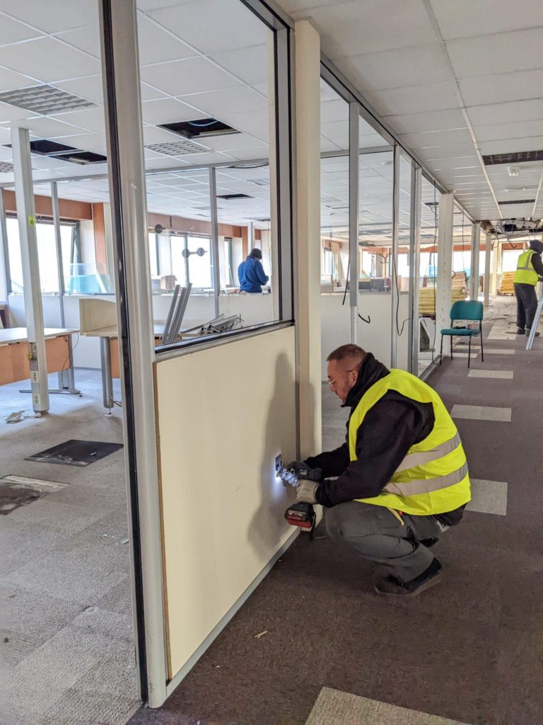 Ecomat-38-Materiaux-Magasin-ephemere-Meylan-déconstruction-selective-materiel-electrique