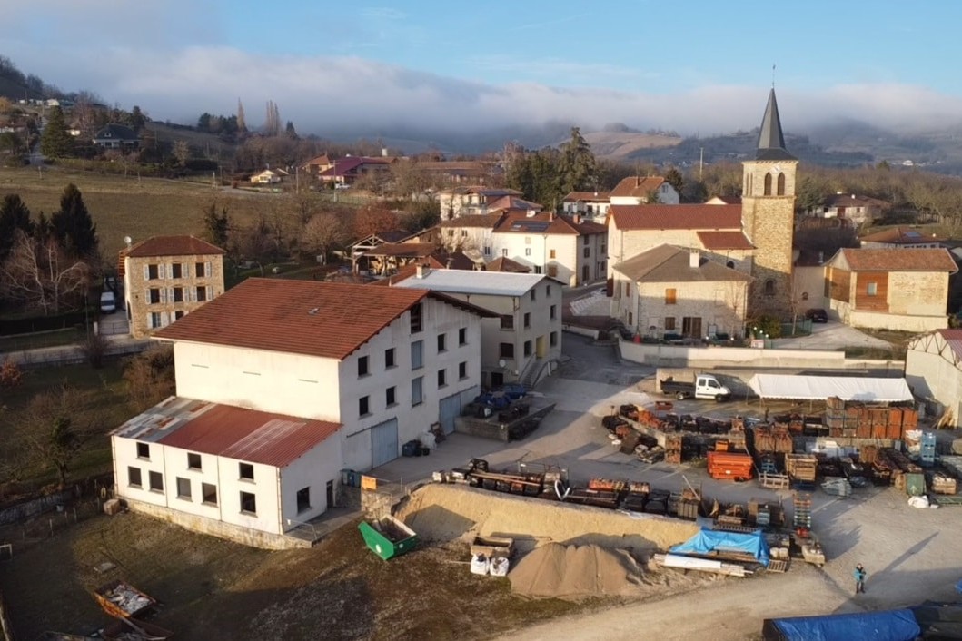 Ecomat-38-magasin-materiaux-reemploi-deconstruction-plateforme-saint-appolinard-materiautheque